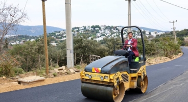 Bodrum Bergamut Caddesi’nde Sıcak Asfalt Çalışmaları Yağış Öncesi Sonuçlandırıldı