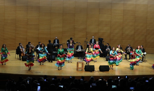 Bursa’da Balkan ve Roman Ezgileriyle Dolu Coşkulu Gece