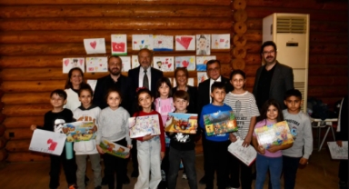 ÇOCUKLAR HAYALİNDEKİ ATATÜRK'Ü RESMETTİ