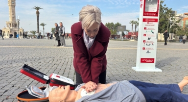 Kalabalık Alanlara Otomatik Şok Cihazı Zorunluluğu Geliyor: 10 Bin Kişiye Hayat Kurtaracak Eğitim