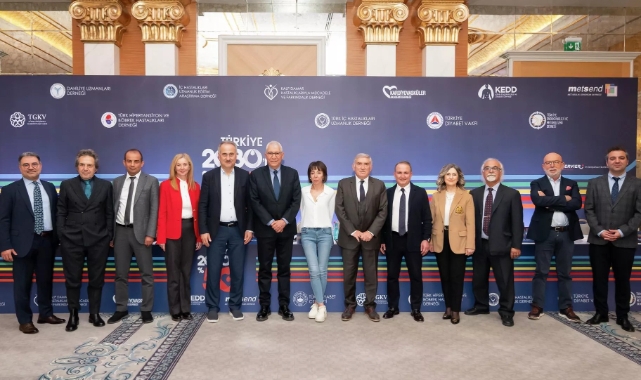 Türkiye'de Kronik Hastalık Tedavisi Alarm Veriyor: Her 2 Hastadan 1'i Tedaviyi Yarım Bırakıyor