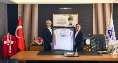 BAŞKAN ŞEHİRLİ MAAŞINI BAĞIŞLAYARAK DESTEK KAMPANYASINI BAŞLATTI