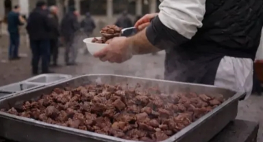 Cami Önünde Mide Bulandıran Tuzak!