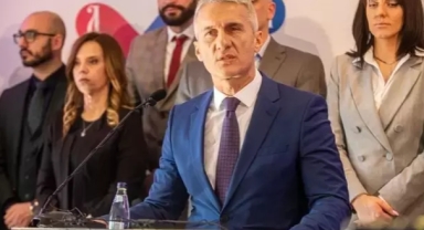 Danışman ve Müdür İstifa Etti