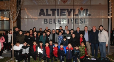 SPORCULARDAN BAŞKAN ŞEHİRLİ’YE SÜRPRİZ DOĞUM GÜNÜ