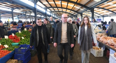 Altıeylül Belediye Başkanı Hakan Şehirli Pazar Esnafı ve Vatandaşlarla Buluştu