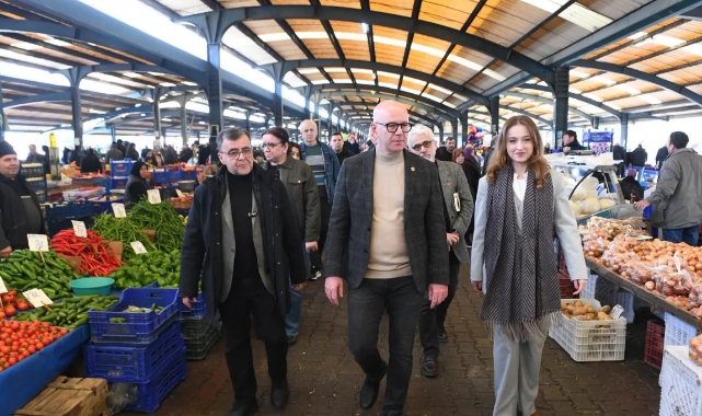 Altıeylül Belediye Başkanı Hakan Şehirli Pazar Esnafı ve Vatandaşlarla Buluştu