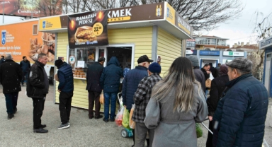 Ankara Halk Ekmek’in Mobil Fırını Şentepe’de Ramazan Bereketini Paylaşıyor