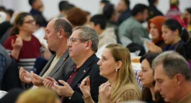 Ayvalık Belediye Başkanı Mesut Ergin, Ramazan ayının ilk iftar programında vatandaşlarla bir araya geldi