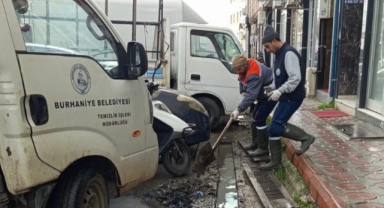 Burhaniye’de Altyapı Güçlendiriliyor: Mazgallar Düzenli Olarak Temizleniyor
