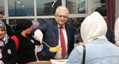 Burhaniye’de Ramazan Coşkusu ve Sosyal Dayanışma Sürüyor