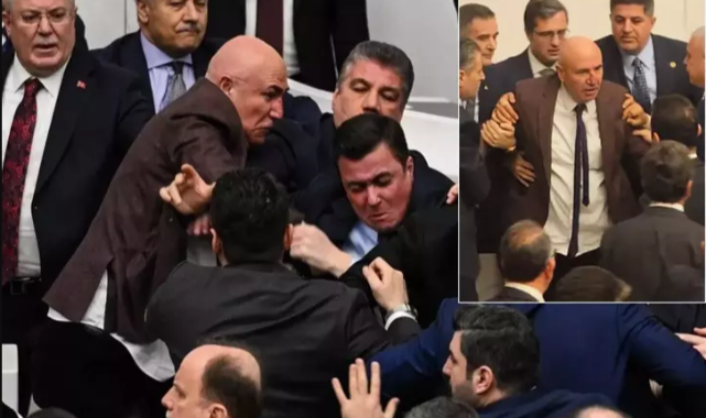 Kürsüde Yumruk, Kuliste Tebrik! 