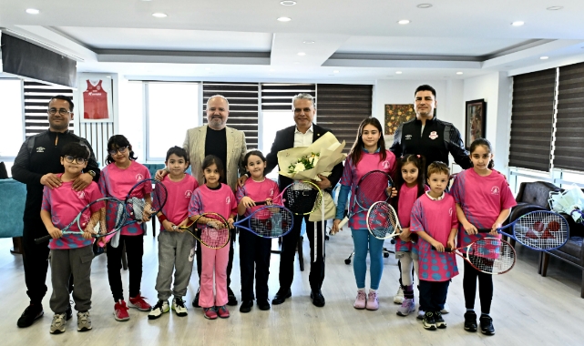 Muratpaşa Belediyesi Minik Tenisçilerden Başkan Ümit Uysal’a Ziyaret