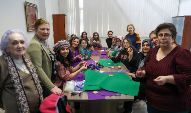 Bursa’da Kadınlar Keçe Atölyesinde Dayanışma ve El Emeği Sergiledi