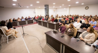 Narlıdere’de Dünya Tiyatrolar Günü’nde Afife Jale’ye Duygusal Vefa