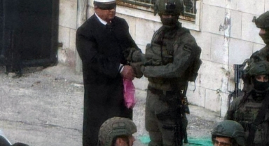 İsrail Askerlerinden El Halil’de Eski Bakana Baskın: Hatim el-Bekri Gözaltına Alındı