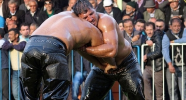 Yağlı Güreş Sezonu Açıldı: Kepez’de Başpehlivan Enes Doğan Oldu