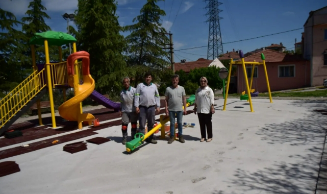 Altıeylül’de Bahar Mesaisi: Parklar ve Yeşil Alanlar Baştan Sona Yenileniyor