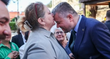 Buca’da Tepki Çeken Görüntü: Grev Gölgesinde Başkan Duman’a ‘Tebrik Öpücüğü’