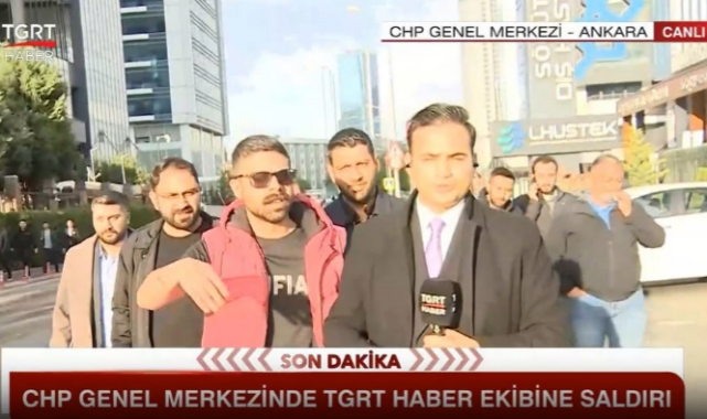 CHP Genel Merkezi Önünde Gerginlik