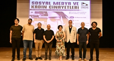 Muratpaşa 'da Kadın Cinayetleri ve Sosyal Medya Masaya Yatırıldı
