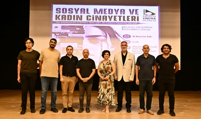 Muratpaşa 'da Kadın Cinayetleri ve Sosyal Medya Masaya Yatırıldı