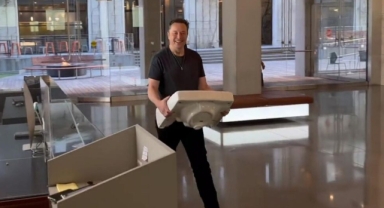Musk Twitter'a elinde lavaboyla girdi