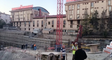 ÜNİVERSİTE BİNASINDA ÇÖKME