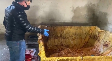 Pislik içinde salça ürettiler